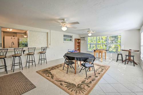 Bokeelia Home With Large Yard - Walk To Canals!