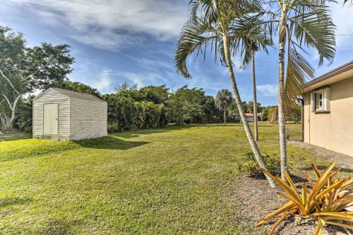 Bokeelia Home With Large Yard - Walk To Canals!