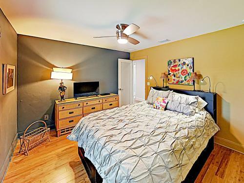 New Listing! Riverfront Home With Hot Tub & Dock Home