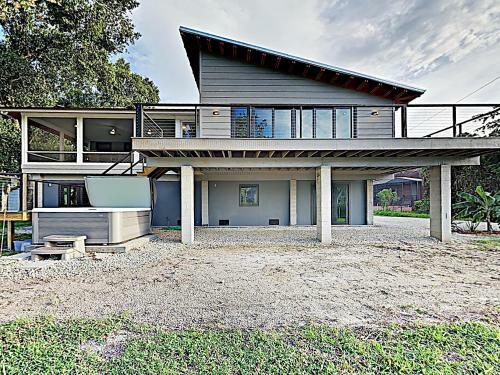New Listing! Riverfront Home With Hot Tub & Dock Home
