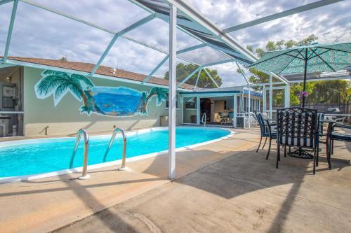 Home With Lanai And Pool - 7 Miles To Bradenton Beach!