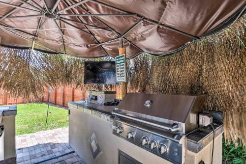 Bonita Springs Home With Screened Lanai And Pool!