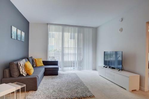 New One Bedroom In Lux Condo Casa Costa