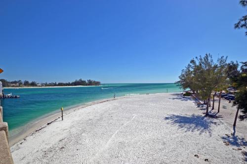 Paradise Beach - West 2414