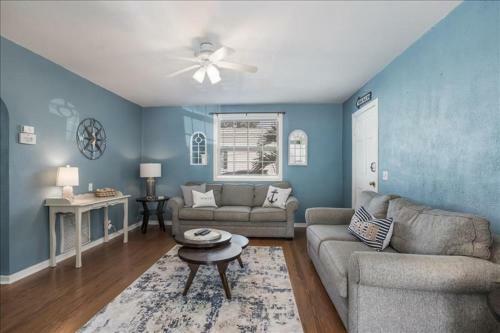 Violetta Cottage Home