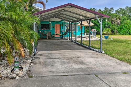 Lighthouse Cottage - Pet Friendly Bradenton Home