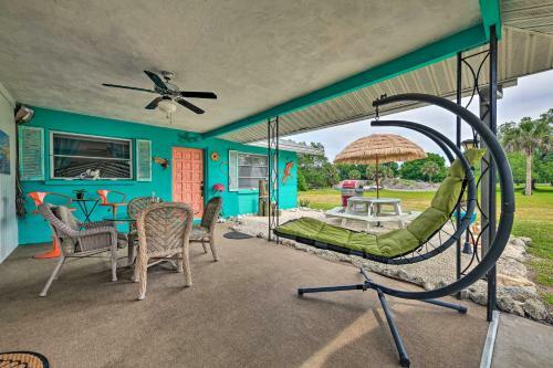 Lighthouse Cottage - Pet Friendly Bradenton Home