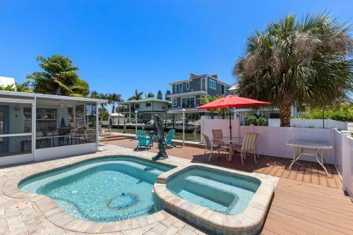 Anna Maria Island - Waterfront Escape