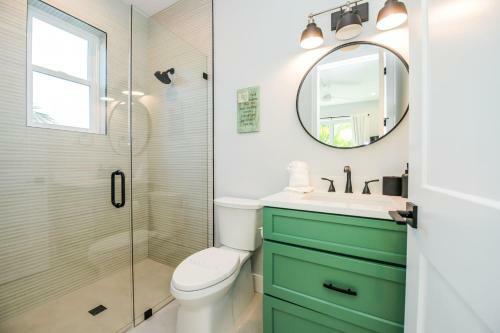 Aqua Paradise By Ami Locals