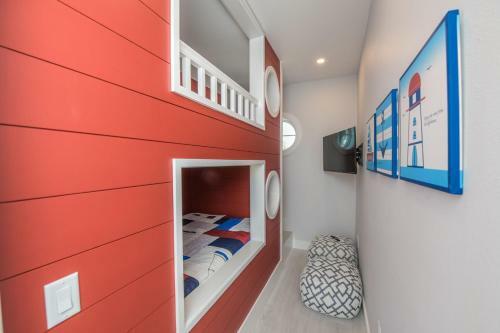 Aqua Paradise By Ami Locals