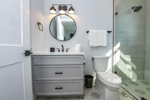 Aqua Paradise By Ami Locals