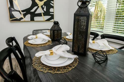 Gulf Horizons By Ami Locals