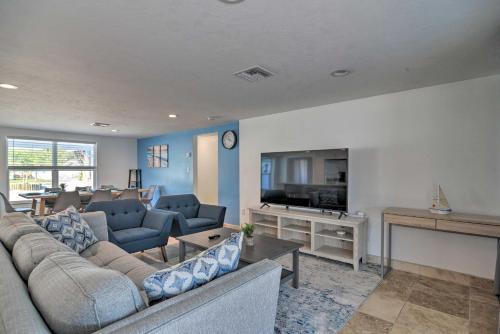 Canalfront House With Pool In San Remo Shores!