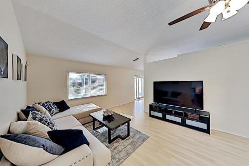 Pristine Home-screened Lanai & Private Pool Home