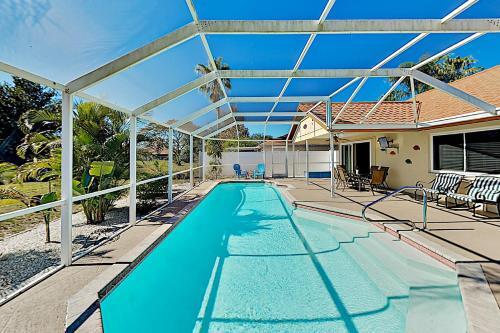 Pristine Home-screened Lanai & Private Pool Home