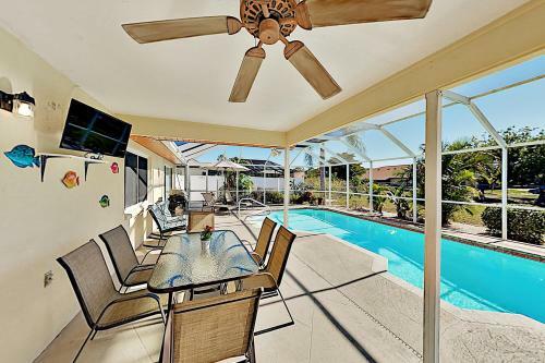 Pristine Home-screened Lanai & Private Pool Home