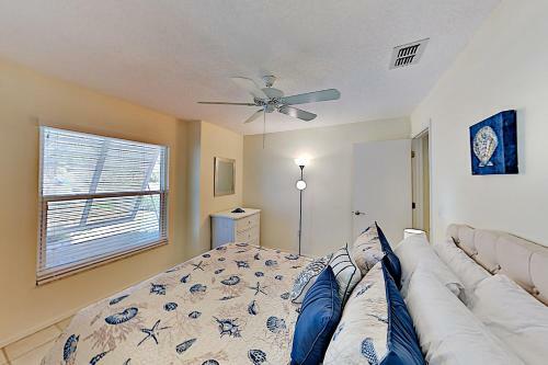 Pristine Home-screened Lanai & Private Pool Home