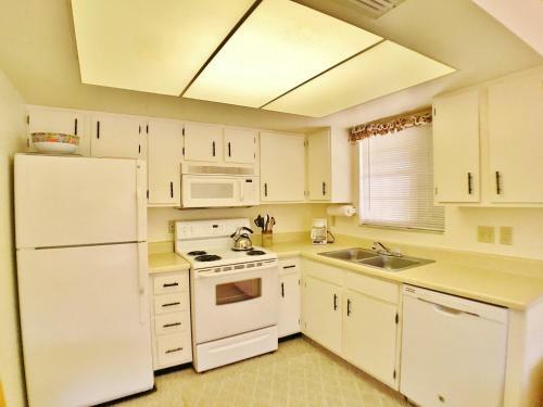 Beach Bungalow - East 2205