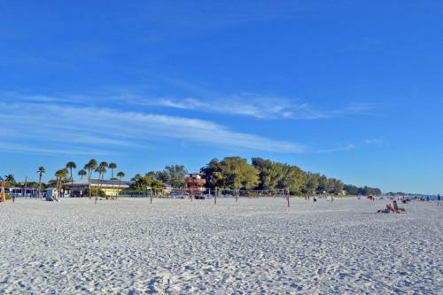 Beach Bungalow - East 2205