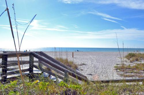 Beach Bungalow - East 2205