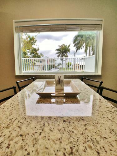 Beach Bungalow - 2204 Unit B