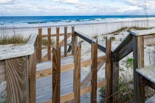 Villa Barefoot Hideaway Family Beachfront Retreat