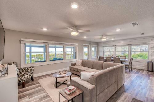 Villa Barefoot Hideaway Family Beachfront Retreat