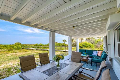 Villa Barefoot Hideaway Family Beachfront Retreat