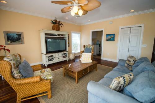 102 6th St S- Upstairs Home