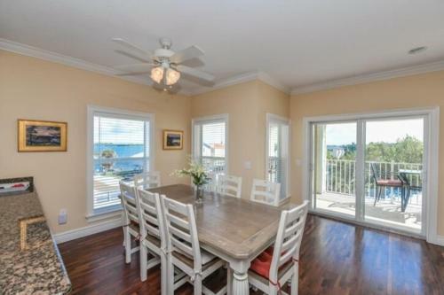 102 6th St S- Upstairs Home