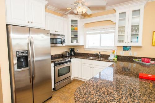 102 6th St S- Upstairs Home