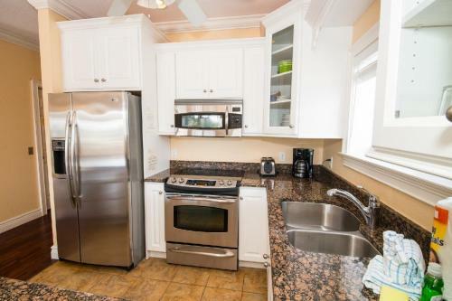 102 6th St S- Upstairs Home