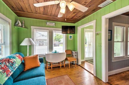 Bradenton Beach Home With Tiki Bar And Heated Pool