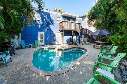 Beach Getaway Pool Condo Between The Island Marina And Beach