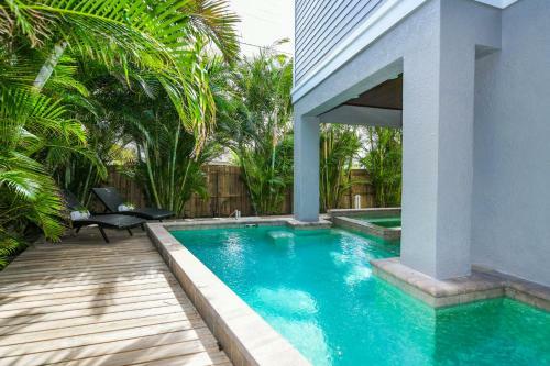 Gulf View Beach House By Ami Locals