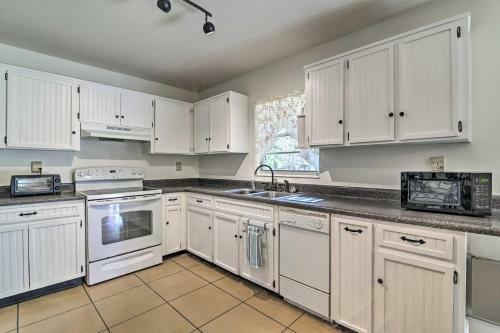 Pet-friendly Brooksville Cottage With Fire Pit!