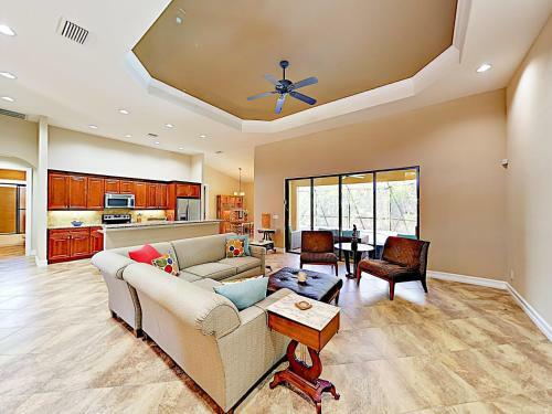 New Listing! Upscale Home With Caged Pool & Lanai Home