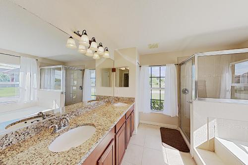 Charming Cape Coral Gem With Lanai & Pool Home