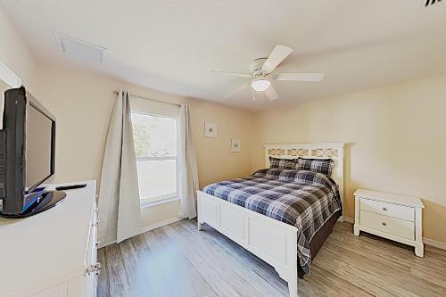 Charming Cape Coral Gem With Lanai & Pool Home