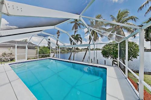 Luxe Waterfront Home With Private Dock & Pool! Home
