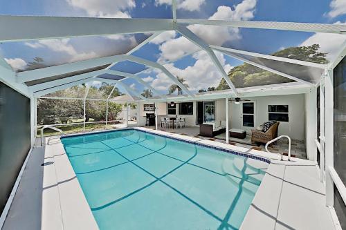 Luxe Waterfront Home With Private Dock & Pool! Home