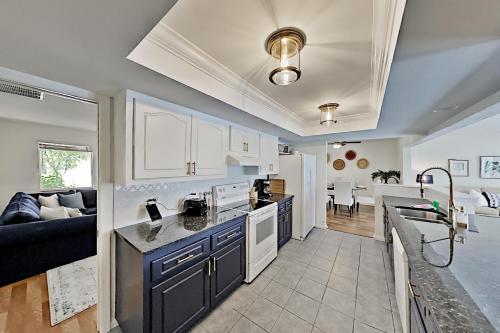Luxe Waterfront Home With Private Dock & Pool! Home