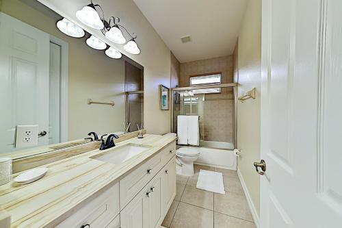 Canal-front Home - Pool & Hot Tub - Private Dock Home