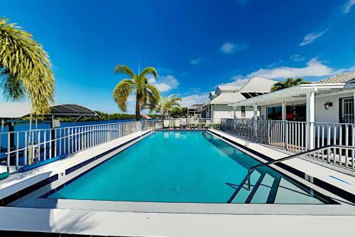 Apartamento Sunset - Waterfront Retreat - Heated Pool & Dock Duplex