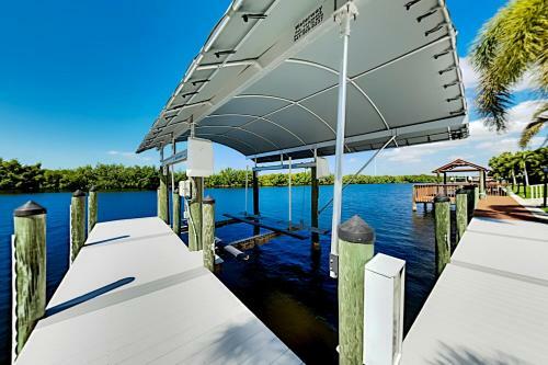 Apartamento Sunset - Waterfront Retreat - Heated Pool & Dock Duplex