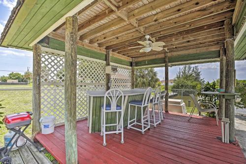 Apartamento Cape Coral Condo With Community Pool, Tiki Bar!
