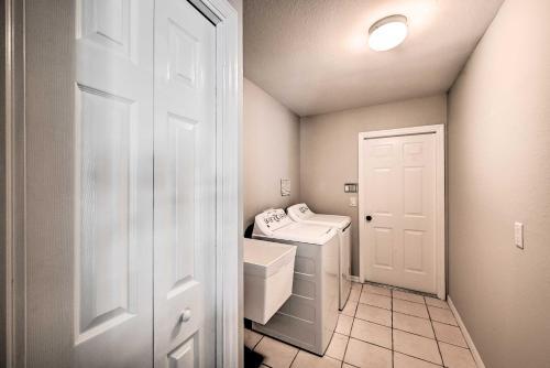 Canalfront Cape Coral Escape With Pool, Dock And Kayaks