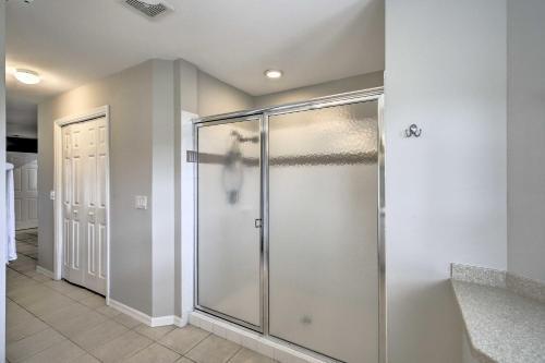 Canalfront Cape Coral Escape With Pool, Dock And Kayaks