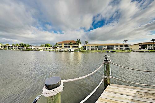Canal-side ?sky Palms Villa? - Dock, Pool & Hot Tub Home