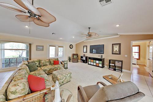 Canal-front Cape Coral Oasis With Private Pool Home